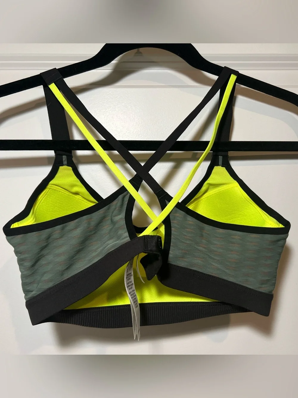 Victoria's Secret VSX Incredible Underwire Sports Bra in size 32C
